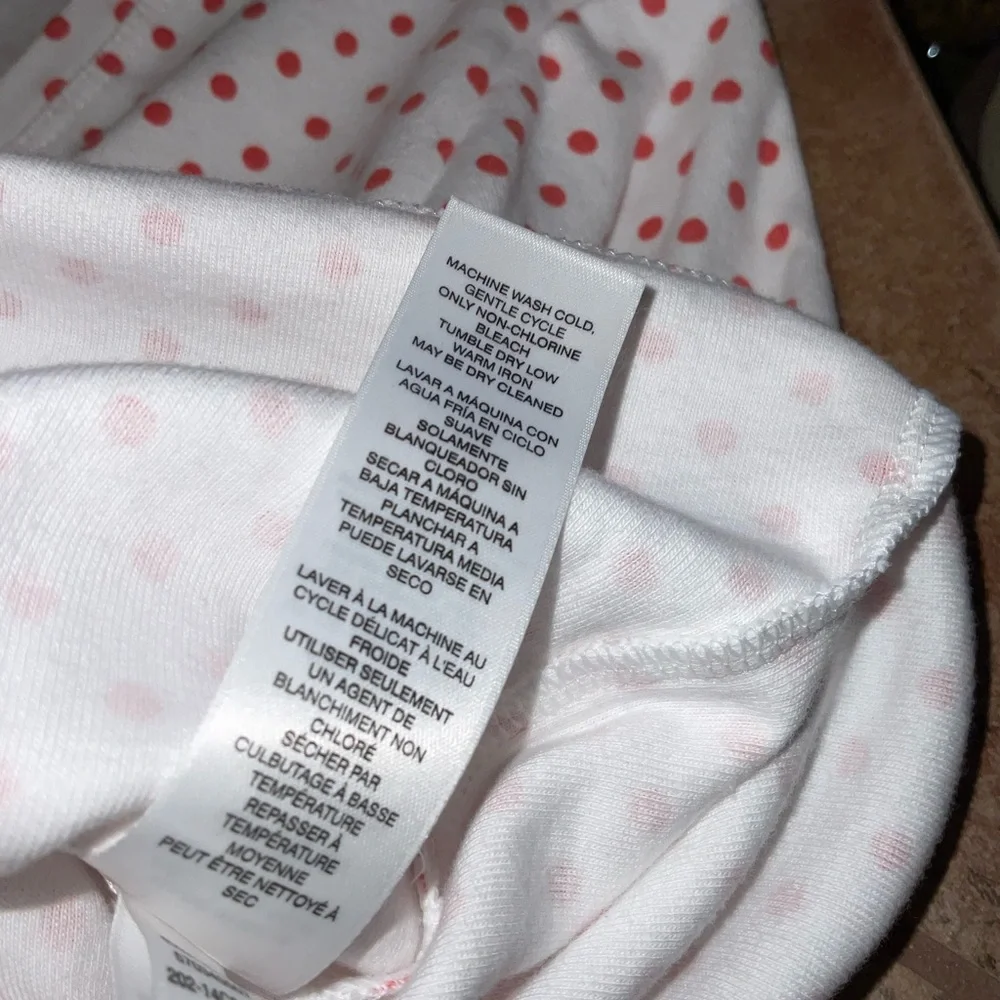 Chico’s Polka Dots V-Neck Tee White w Small Salmon Pink dots, size XL, Chico’s 3 - Picture 6 of 7